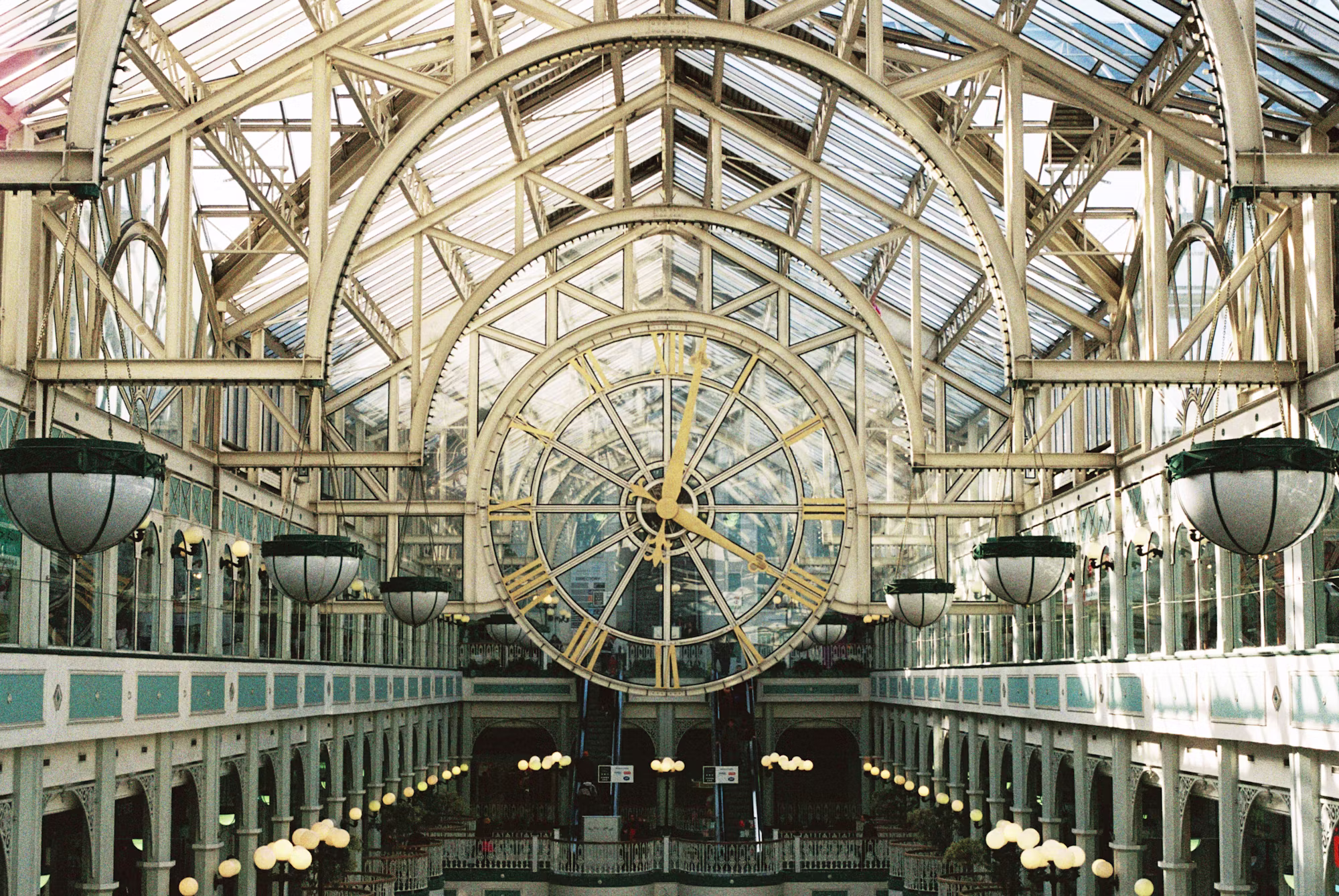 Navigating the Future of Retail: Trends Shaping the Shopping Experience